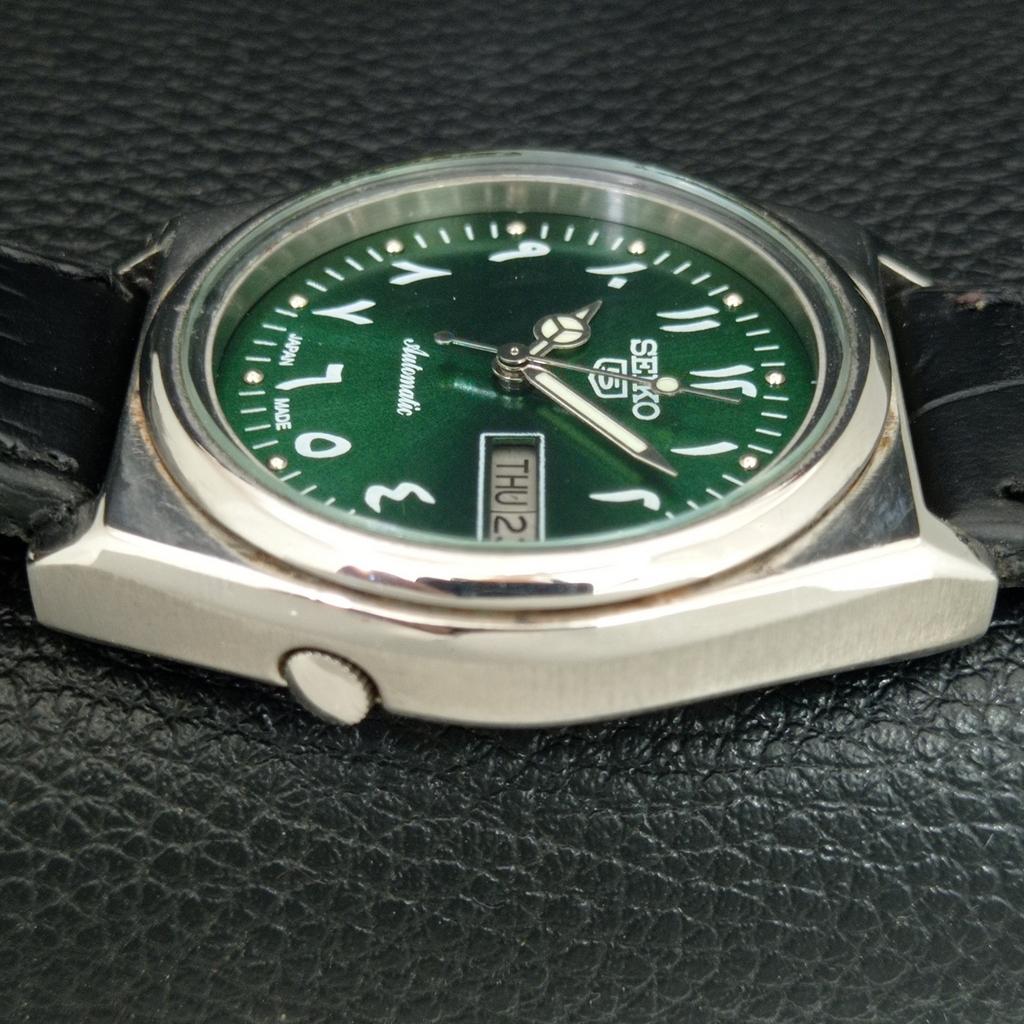 VINTAGE SEIKO 5 AUTOMATIC JAPAN MENS GREEN COLOR DIAL WATCH a708771-1