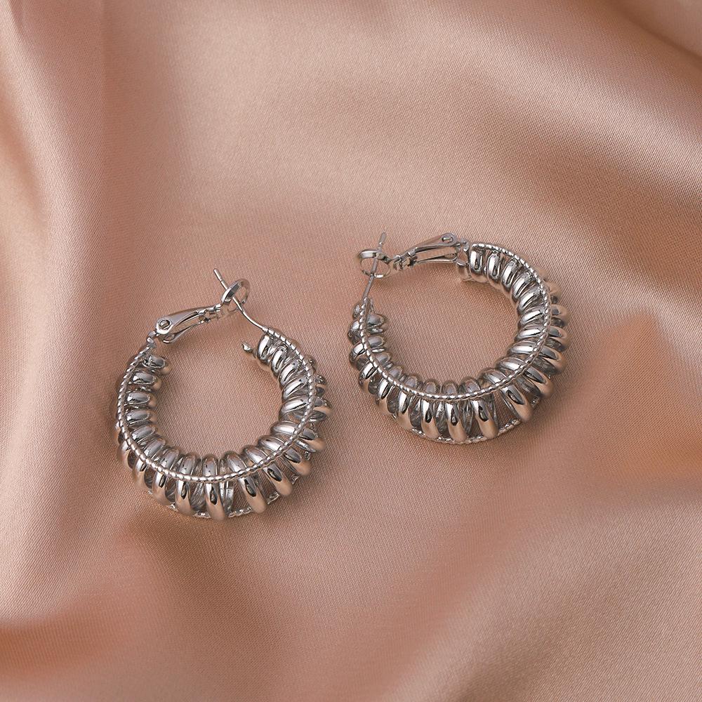 Women's High-End Light Luxury Twisted Hoop Earrings - Stylish, Colorfast, Exaggerated Design for Round and Square Faces.