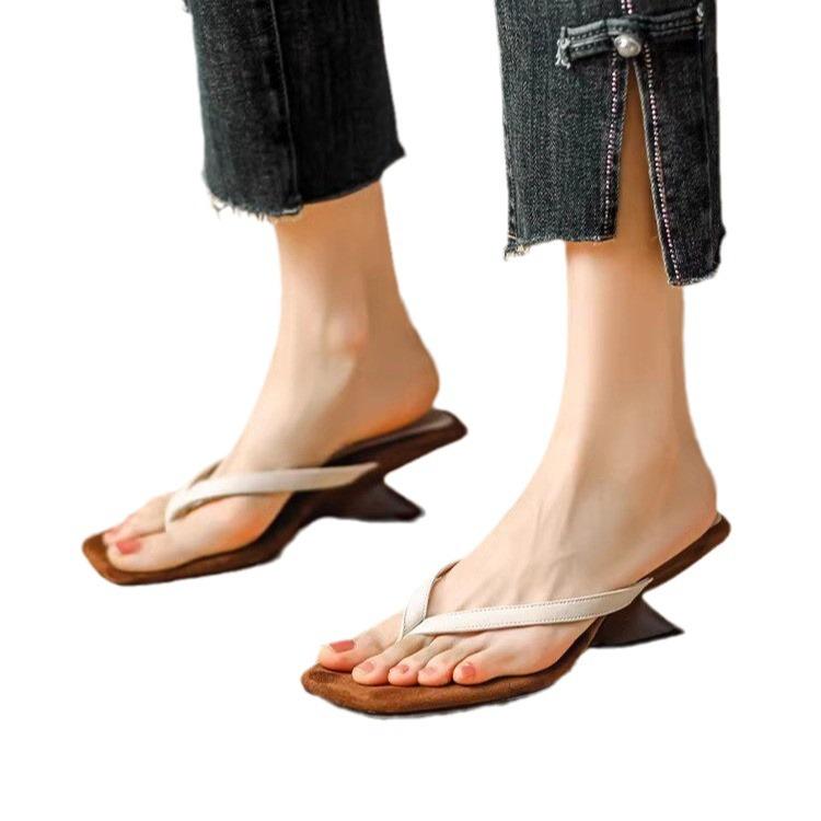 Französische quadratische Zehenpartie High Heels schlanker Absatz 2024 neue Sommermode Zehen-Flip-Flops Temperament Kitten und coole Pantoletten