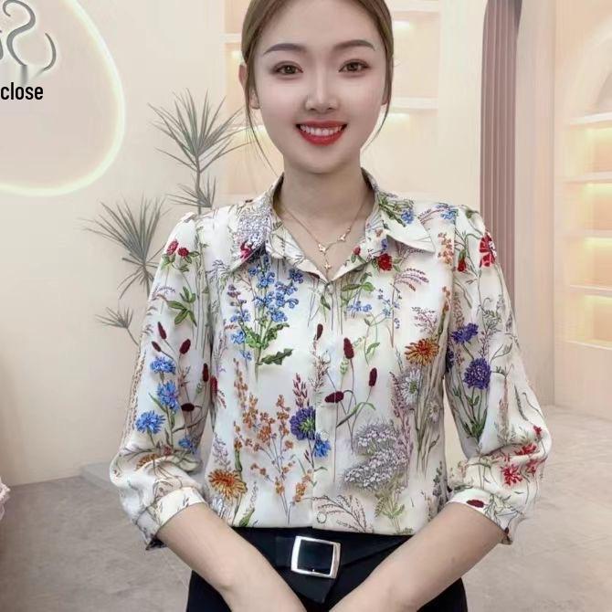 Mom's Floral Seven-Sleeve Blouse - 2024 Summer Collection: Stylish Loose-Fitting, Slimming Top for Middle-Aged Women.