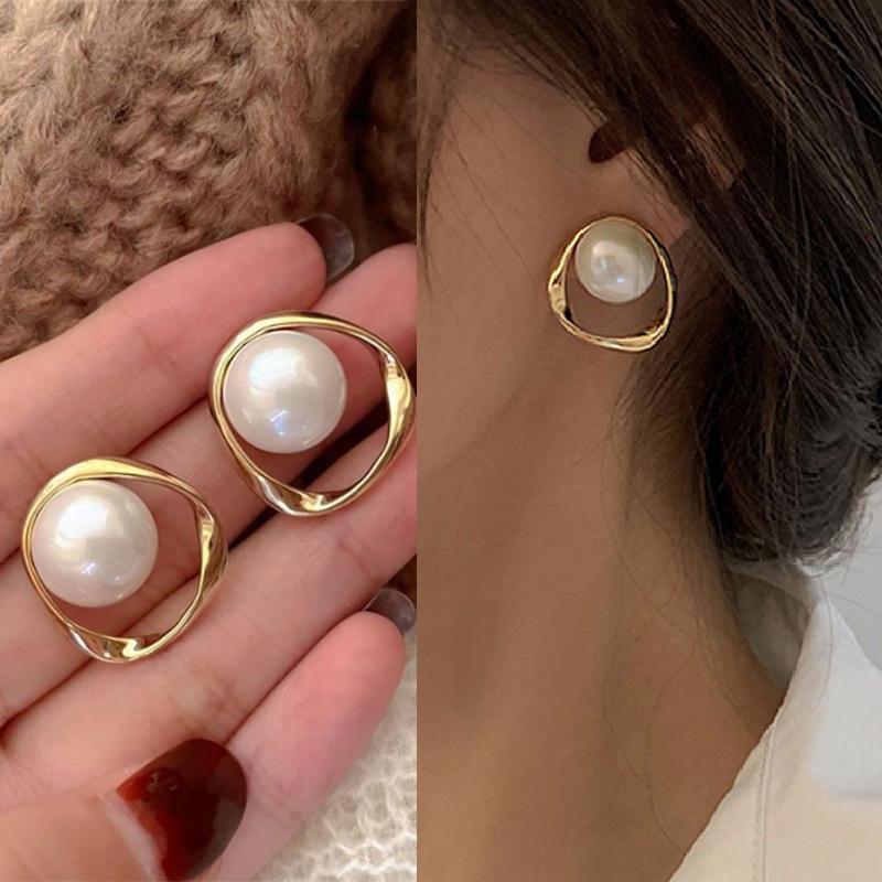 Retro French Irregular Baroque Imitation Pearl Stud Earrings For Women Trendy Design Luxury Light Unusual Fashion Jewelry