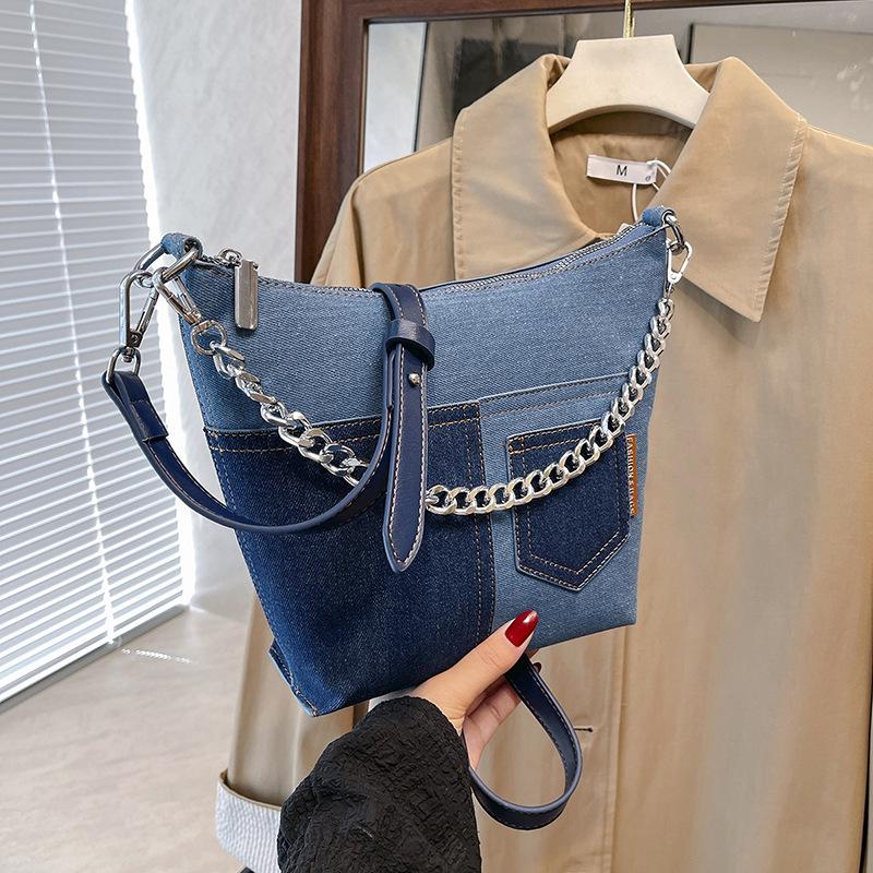 

Retro splicing denim bag 2025 new Korean version fashion niche shoulder bag women s versatile messenger bucket bag