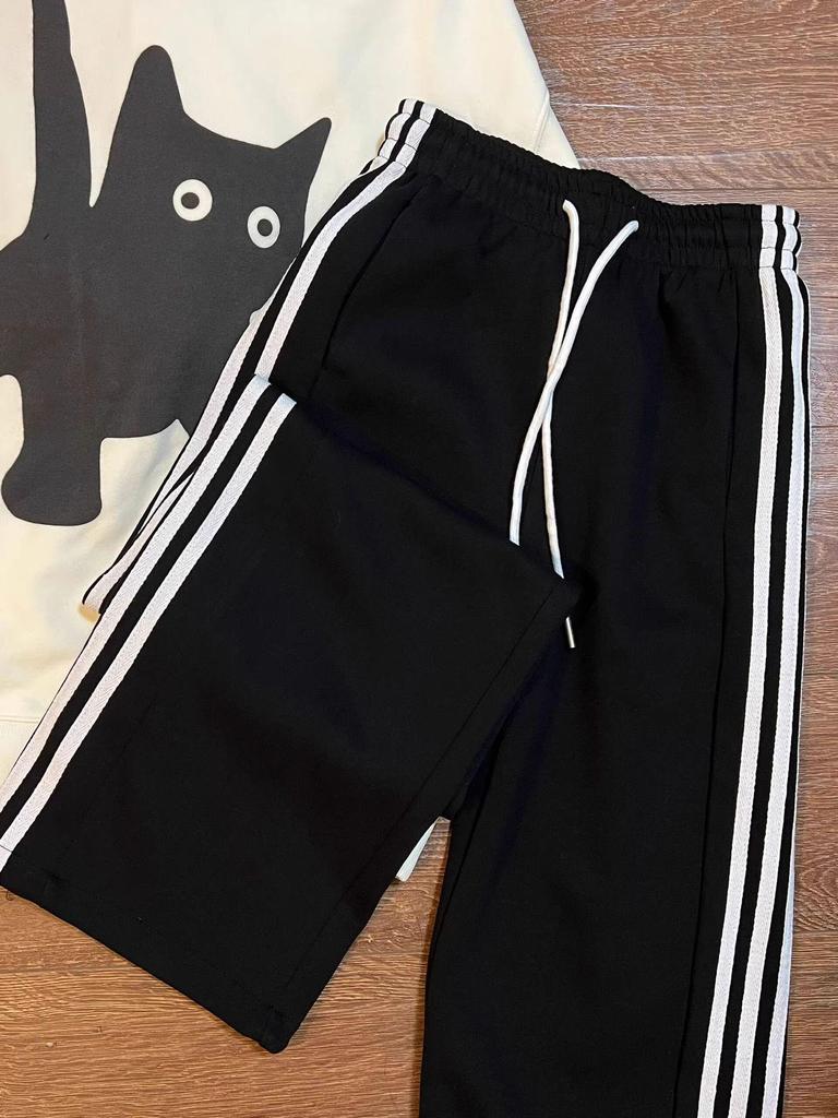 Dámské pruhované splývavé tepláky s rovnými nohavicemi, Jaro/Podzim 2025: Všestranné široké nohavice s manžetami, ležérního střihu.