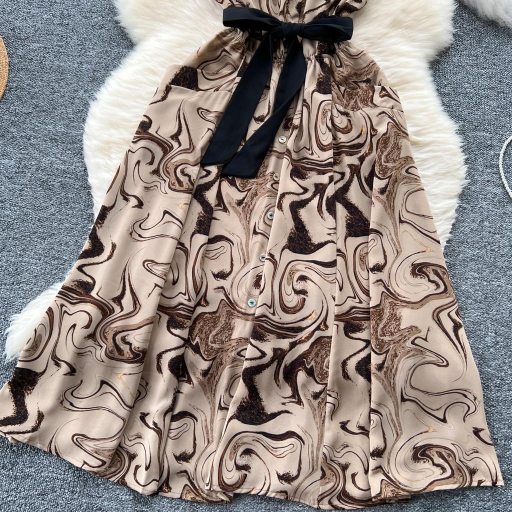 Letní dámské tištěné midi šaty s vintage výstřihem do V, krátkým rukávem a vysokým pasem, áčkové, jednořadé, ležérní šněrovací šaty