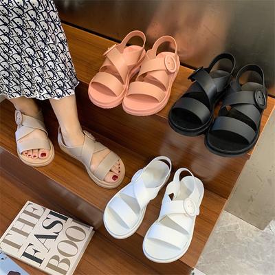 Trendige flache Sandalen für Damen Koreanischer Stil PVC Römische Sandalen Mädchenmode Sommer Pantoletten Passend zu Röcken Heißer Verkauf Großhandel