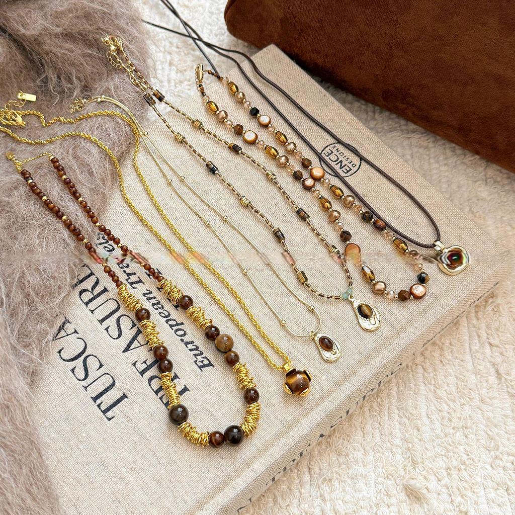 Retro Tiger Eye Stone Necklace - Versatile Maillard Style for Autumn & Winter Sweaters, High-End Luxury Accessory.