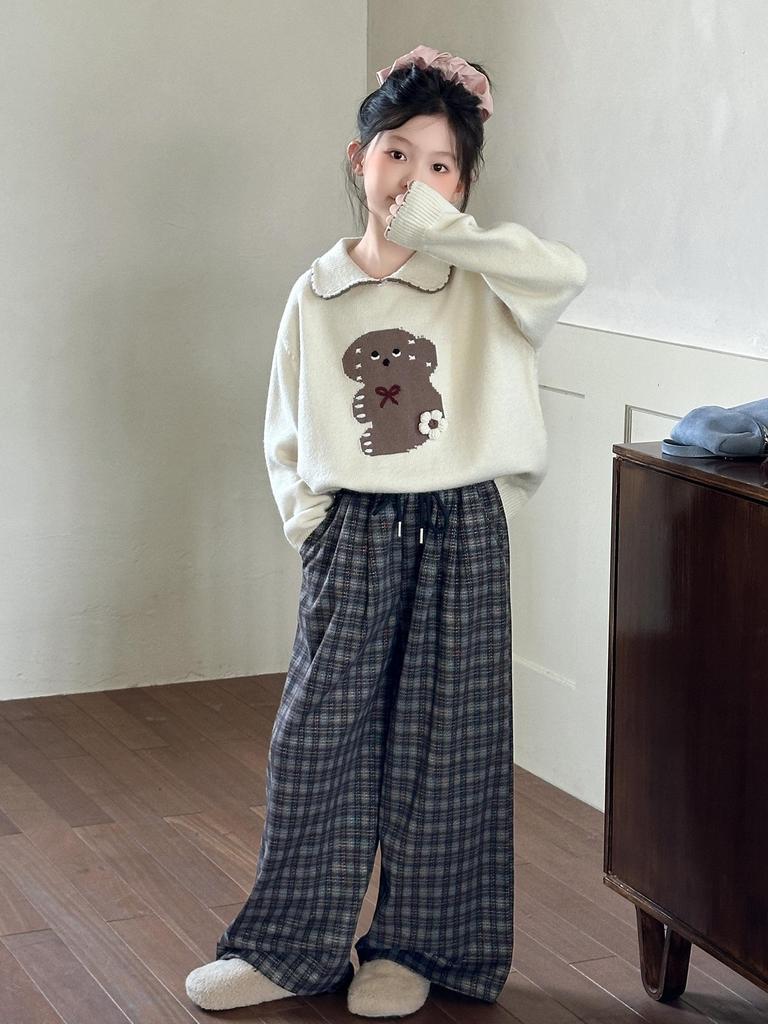 Autumn 2025 Girls' Trendy Knitted Bear Sweater & Plaid Pants Set with Peter Pan Collar