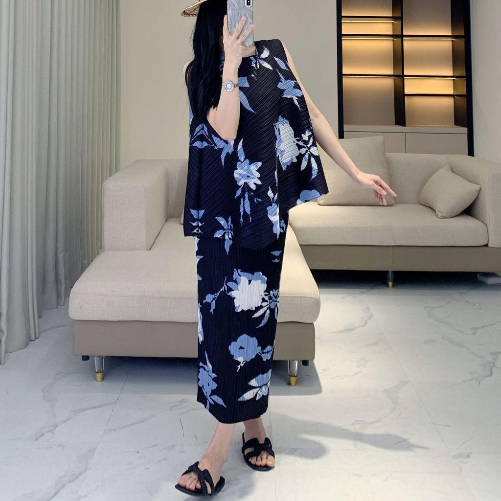 2025 Women's Elegant Floral Two-Piece: Casual Loose Top & Plus Size Midi Skirt