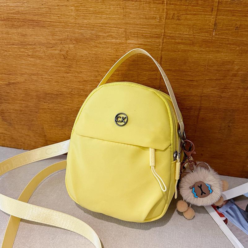 

New fashion messenger bag, women s light and strong backpack, multi-purpose simple travel backpack, large-capacity commuter bag no pendant жовтий