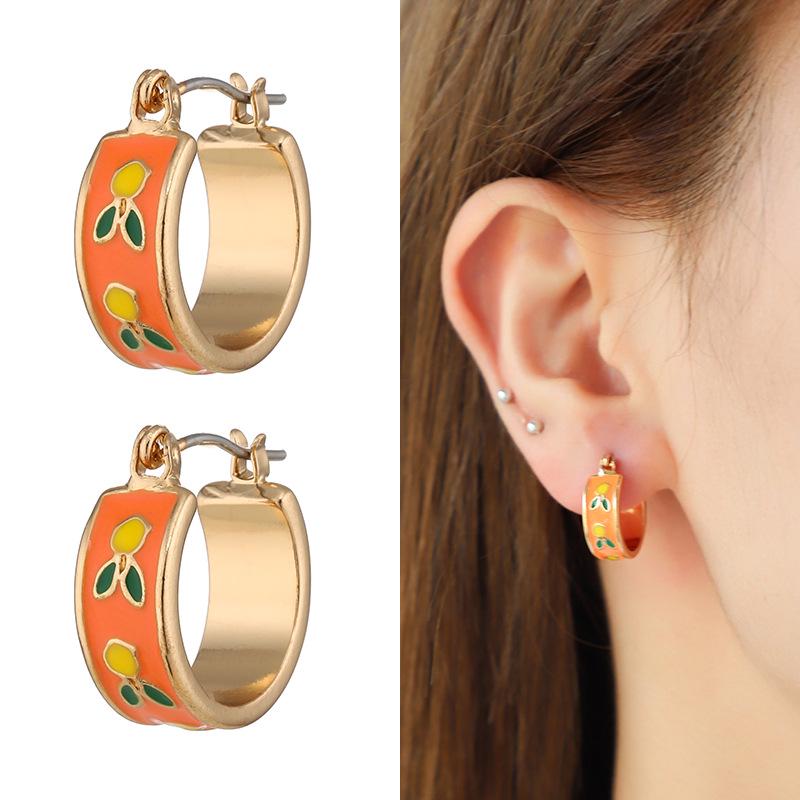 

Kenjie 2023 Ретро Французские Серьги-кольца с эмалированными цветами C-образной формы для женщин - Европейский и американский стиль