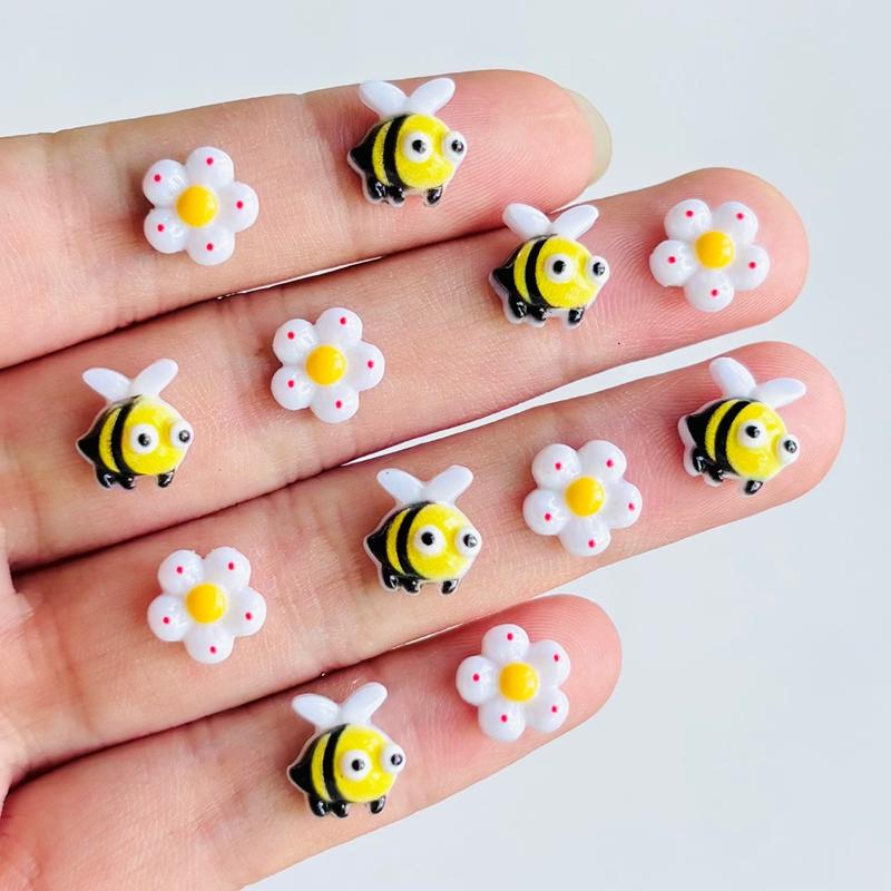 

50Pcs Latest Cute Small 3D Stercopic Little Bee Flower Flatback Ornament Jewelry Making Manicure Hairwear Accessories A148