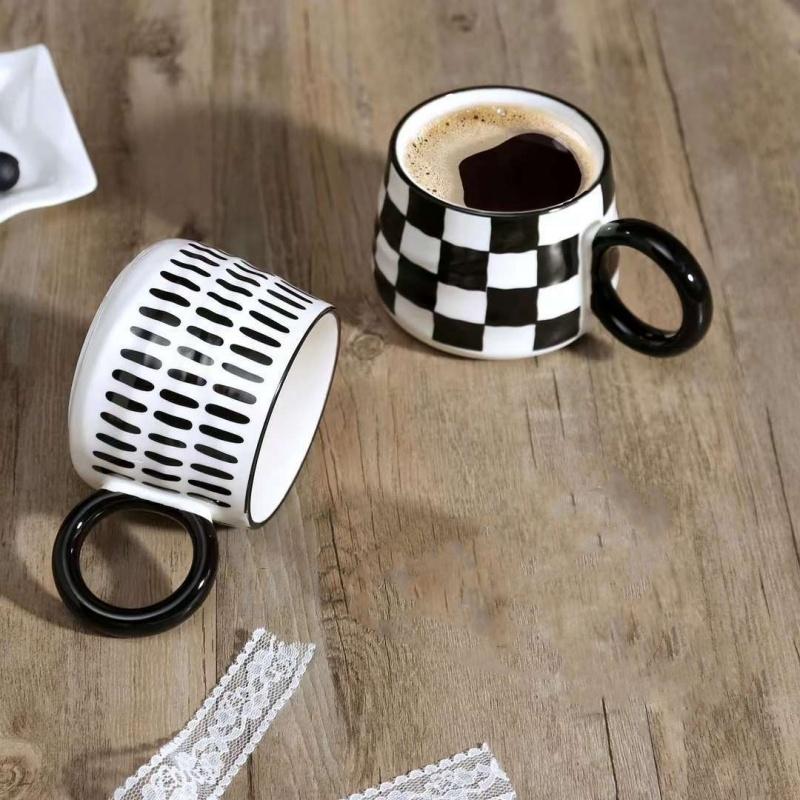 Creative Ceramic Coffee Mug Black White Couple Mug Home Chessboard Latte Latte Coffee Cup Simple Afternoon Tea Supplies New Gift