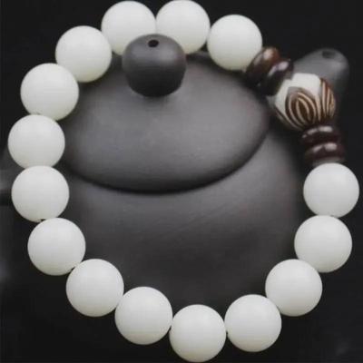 Kreativní náramek Bodhi z bílého nefritu s personalizovanými lotosovými korálky, unisex kulturní doplněk.