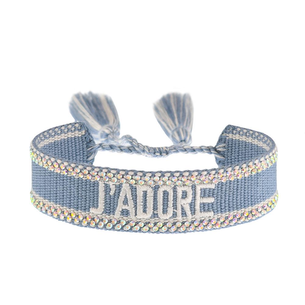 

Браслет дружбы с цветными бриллиантами, вышитой буквой и кисточкой