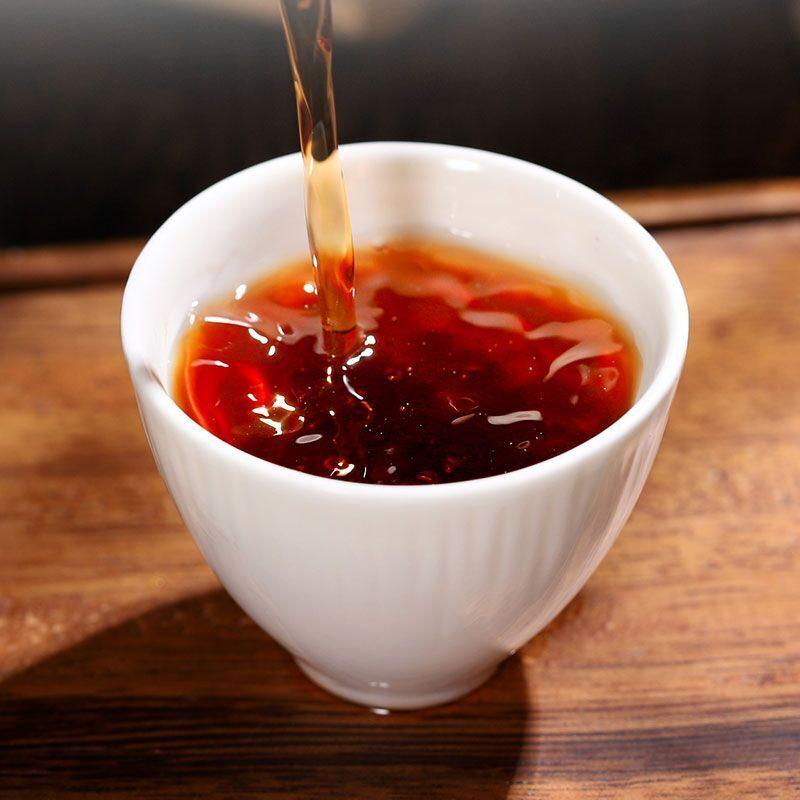 Limited Edition Master Crafted Ripe Pu'er Tea Menghai Dragon Seal Cake 7 Cakes