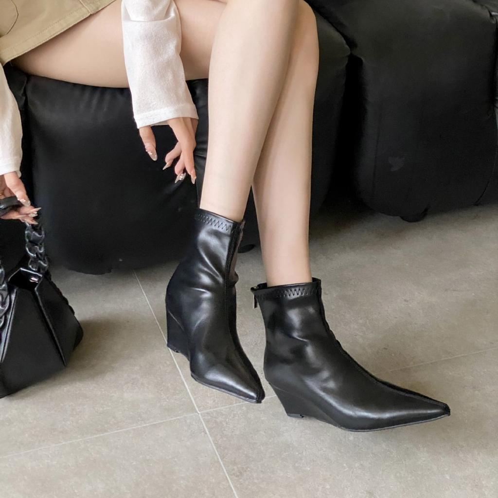 2025 Winter New Pointed Wedge Inner Temperament French Fashion Sexy Beautiful Women Short Boots