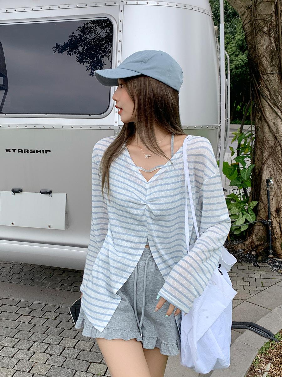 

Unique blue and white striped contrasting color round neck long-sleeved sunscreen blouse women s summer open-ended backless pure desire T-shirt small One size fits all