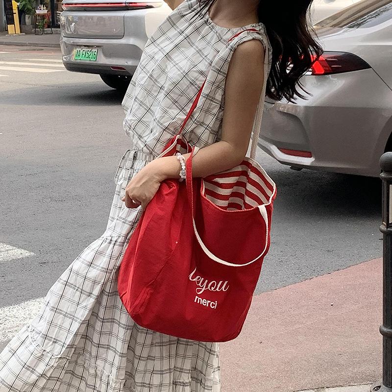 Niche high-value double-sided striped canvas bag 2025 new large-capacity casual versatile commuter shoulder tote bag