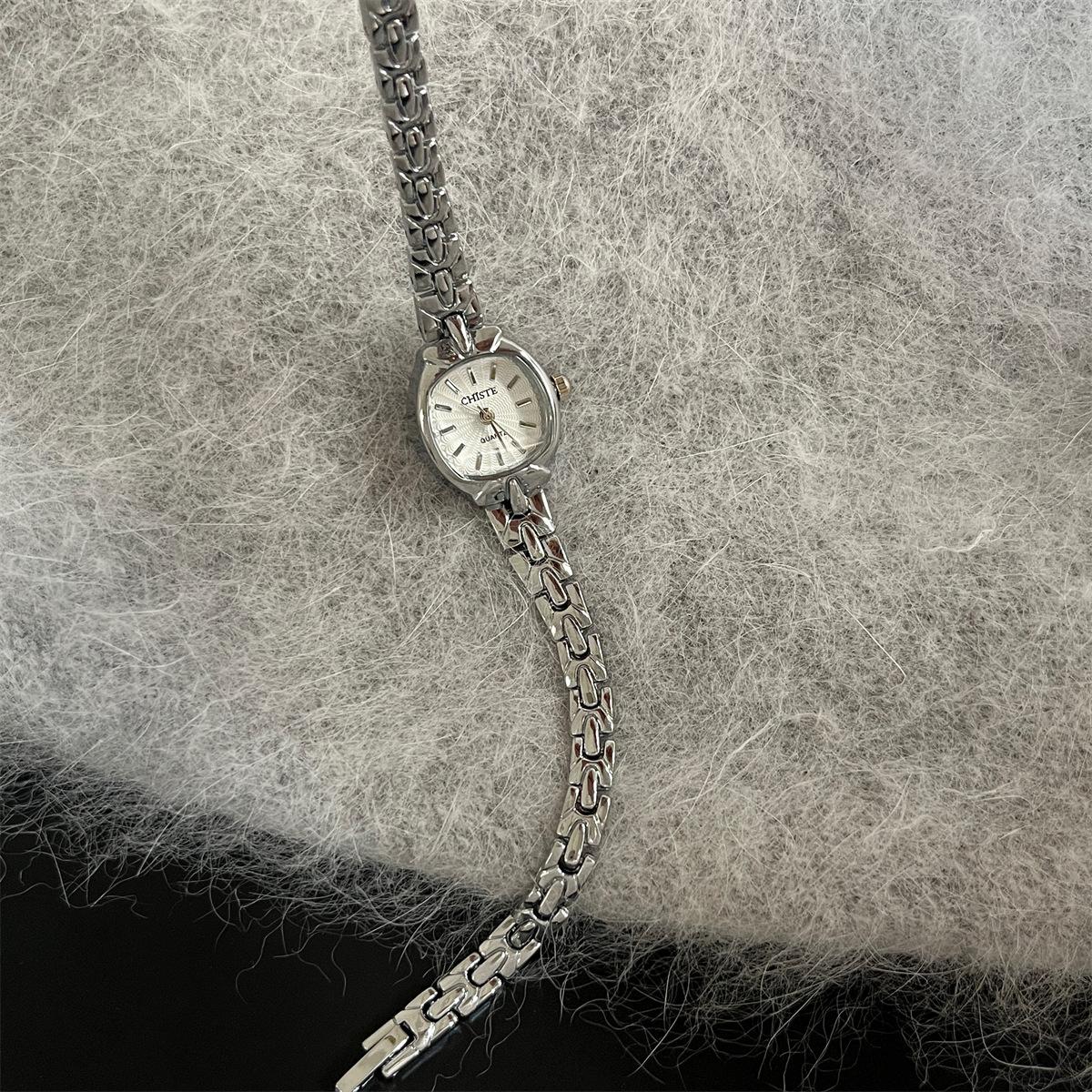 

Chiste Niche Chain Bracelet Watch Women S Premium Fine Belt Gold Small Sugar Cube Women S Quartz Watch