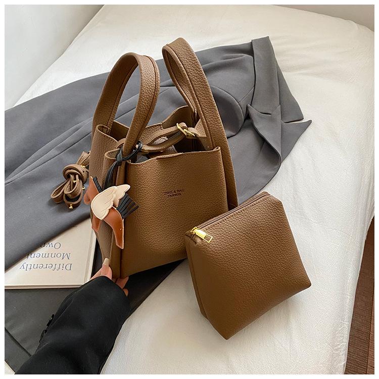 Retro portable bucket bag women's new large-capacity women's messenger bag fashionable versatile high-end shoulder bag trendy