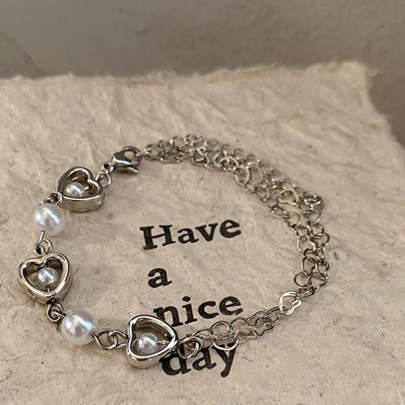 

Милый темпераментный браслет с искусственным жемчугом в форме сердца для женщин и девочек, изысканный универсальный браслет, ювелирные изделия, аксессуары, подарки серебряный