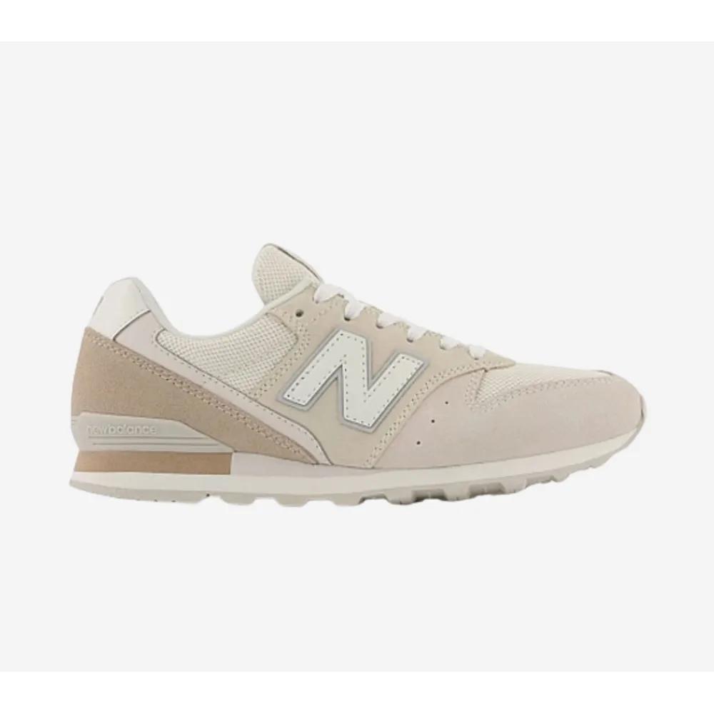 W New Balance Women s 996 Beige Sneakers WL996FC2 235
