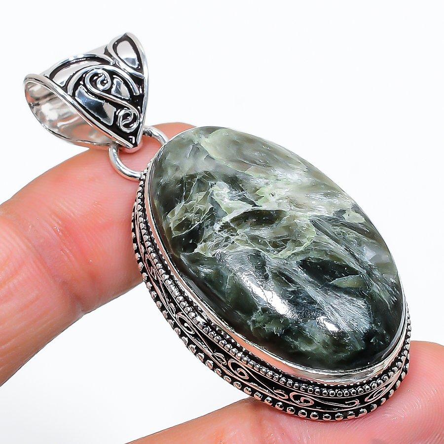 

Подвеска из стерлингового серебра 925 пробы с натуральным серафинитом ручной работы 2,13 дюйма v3v03