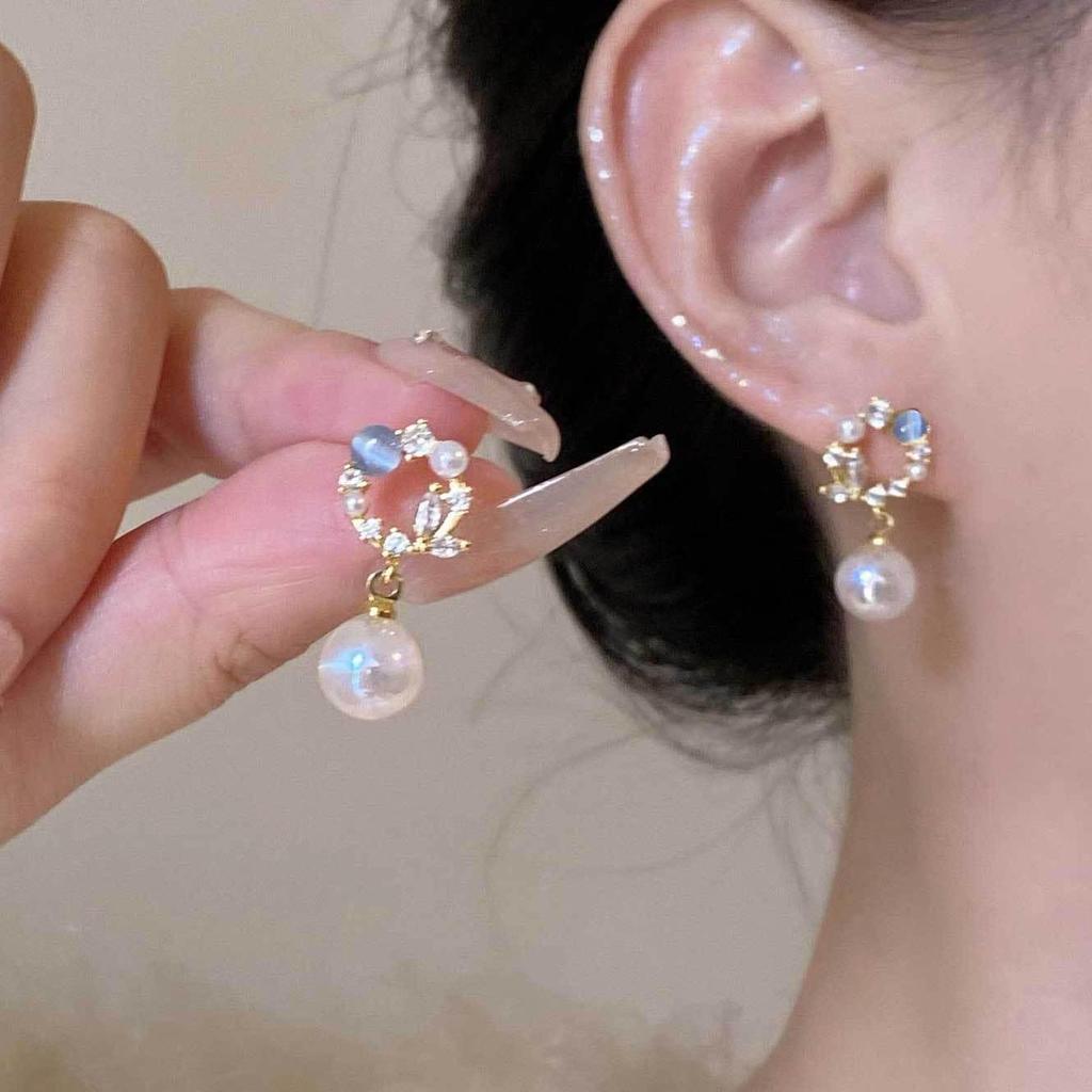 Koreanischer Stil Nicht-Piercing Ohrclip mit langem Quaste, Perlmutt Schmetterlings Design für Damen - High-End, Coole Mode.