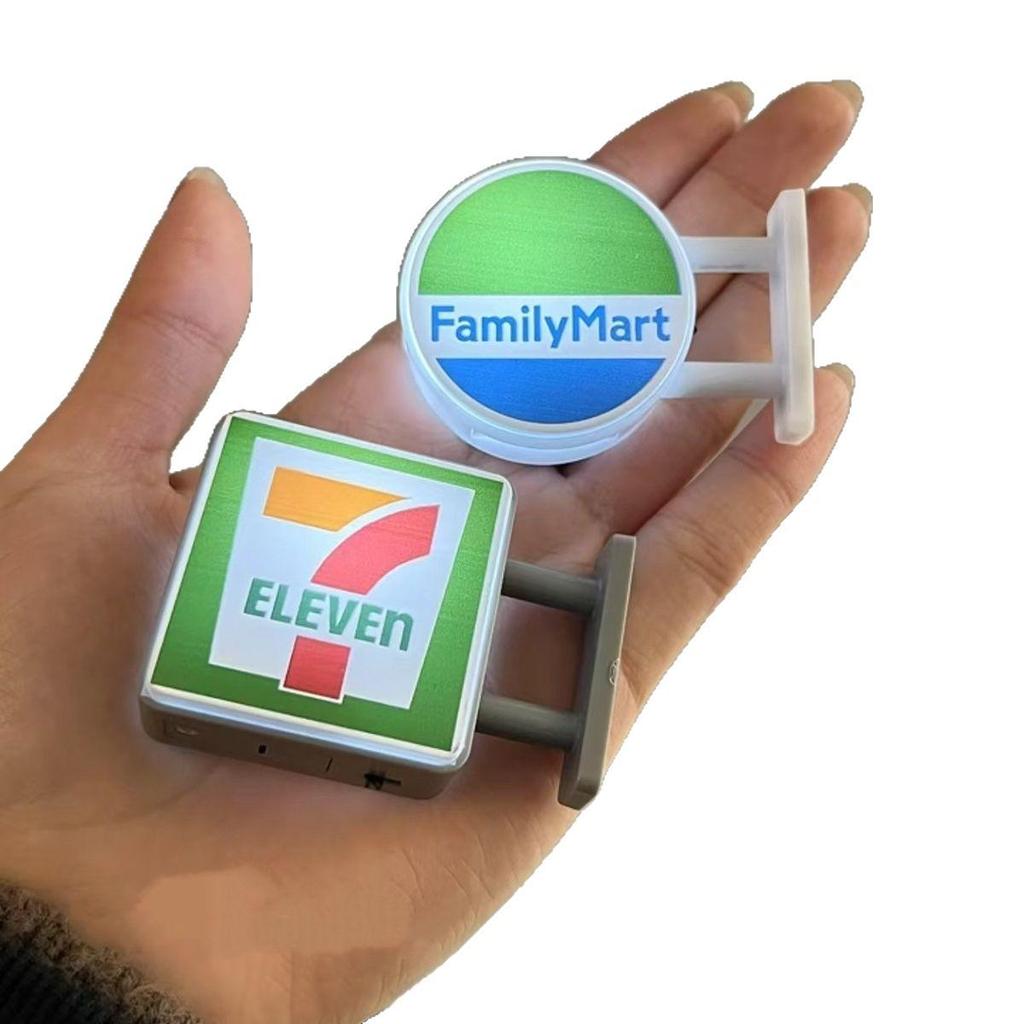 7-Eleven Magnetyczna Świecąca Naklejka na Lodówkę z Możliwością Ładowania