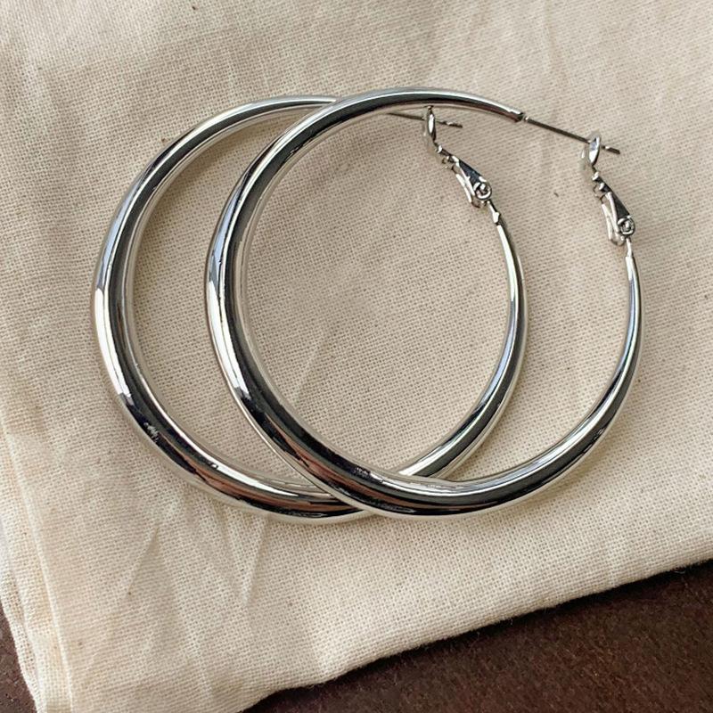 Silver needle smooth geometric earrings Korean simple ins versatile exquisite earrings fashion niche high-end earrings women