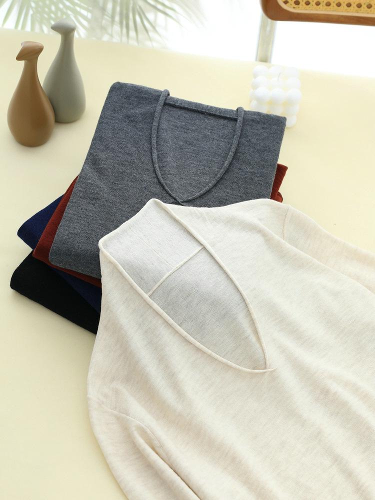 Elegant V-Neck Wool Sweater: Neck-protecting, 16-gauge Fine-spun, Long-sleeve, Versatile Base Layer for Autumn and Winter.