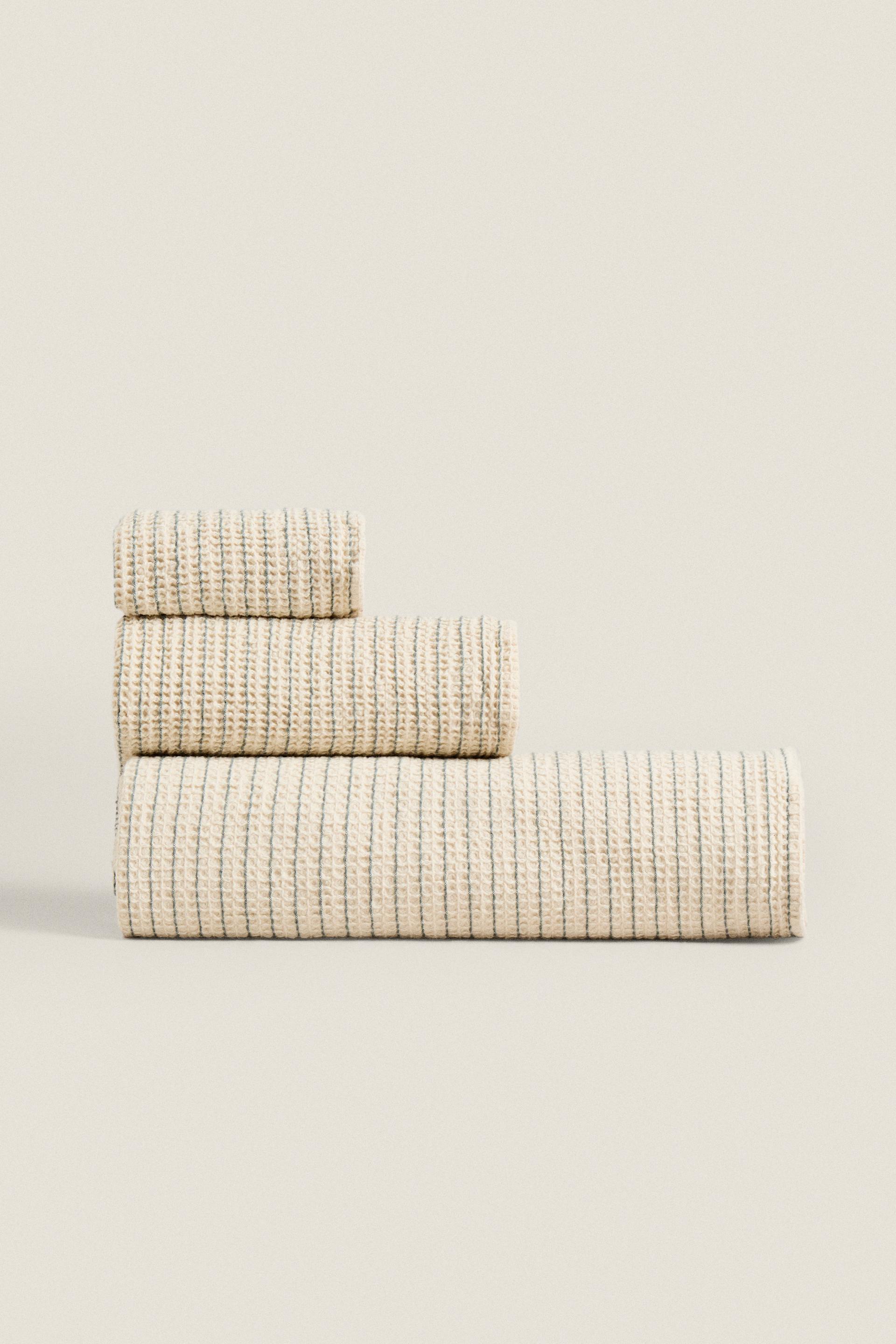 

ПОЛОСАТОЕ ВАФЕЛЬНОЕ ПОЛОТЕНЦЕ С ВАФЕЛЬНОЙ ТЕКСТУРОЙ