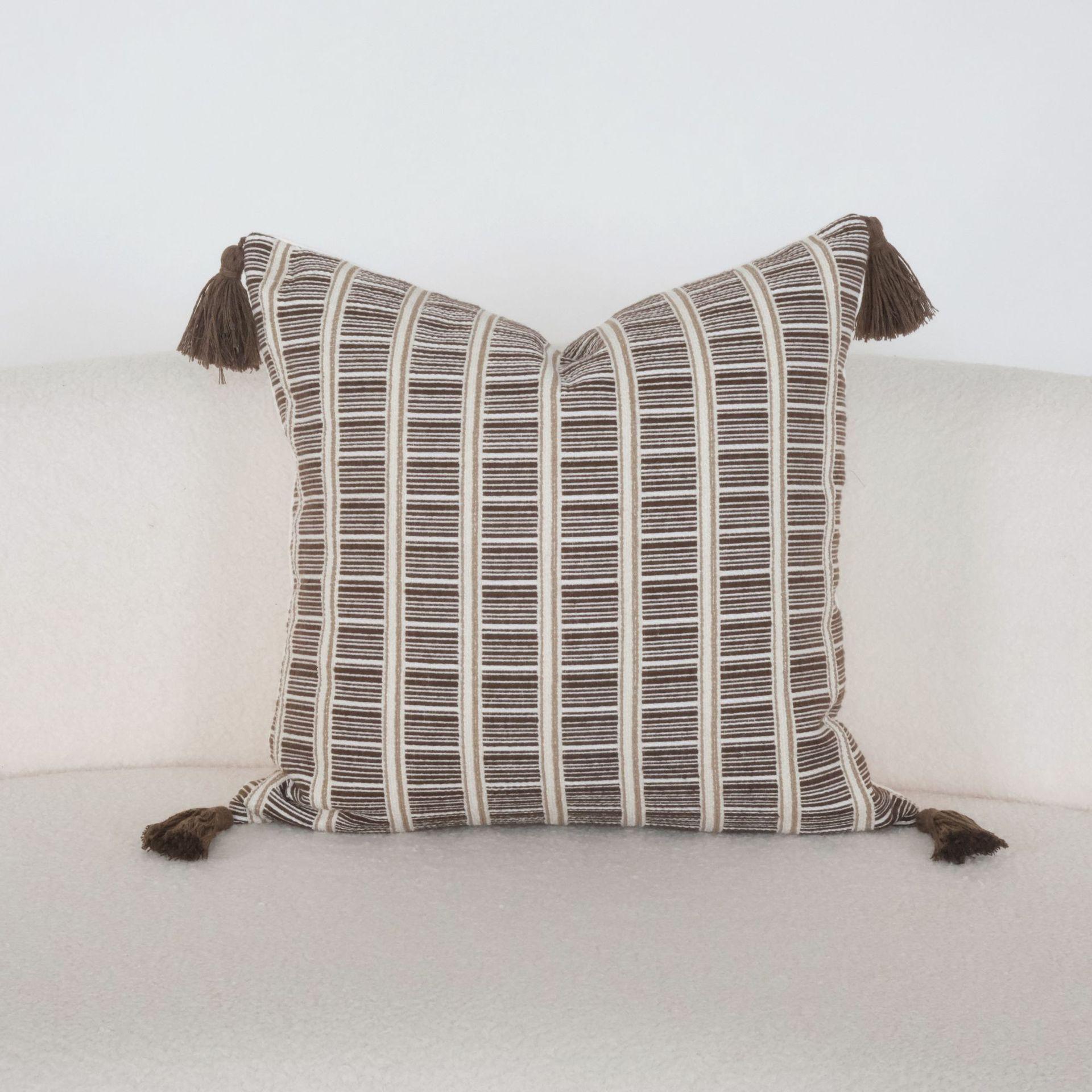 Housse de coussin décoratif 30x50/45x4cm couleur beige avec pompons rétro et motif Housse de coussin lombaire Décoration Housse de coussin décorative pour la maison 45x45cm