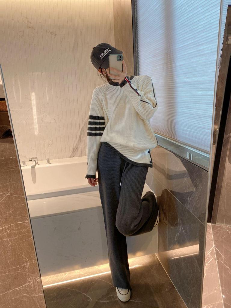 Women's Four-Bar Knit Sweatshirt: Casual Round Neck Pullover for Couples, Trendy Autumn Outerwear