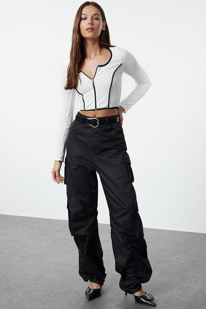 Women's Fashion White Contrast Piping Detailed Fitted Zipper Collar Stretchy Knitted Blouse