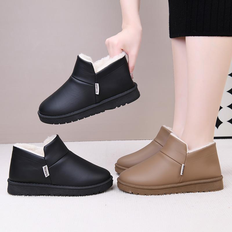 Winter Women's Fleece-Lined Thickened Short Boots, Slip-On Fashionable Casual Snow Boots, Comfortable Flat Shoes for Middle-Aged and Elderly People