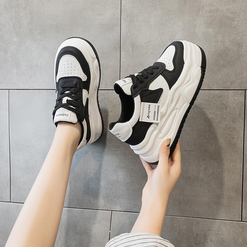 Four Season New Interior Height Increasing Women's Shoes, Small Sports Shoes with Sponge Soles, Lace Up Shoes with Thick Soles