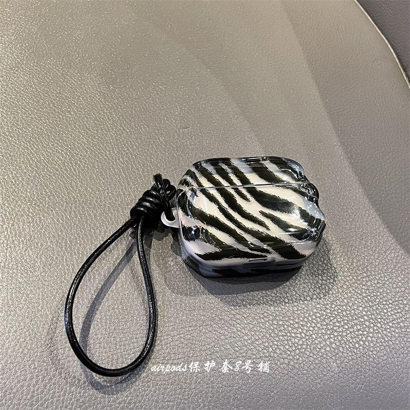 

Stylish Minimalist Zebra Stripes Applicable to Apple AirPods Pro1 Generation 2 Generation 3 Generation Earphone Case Protective Case Apple AirPods Zebra-print earpiece case + lanyard
