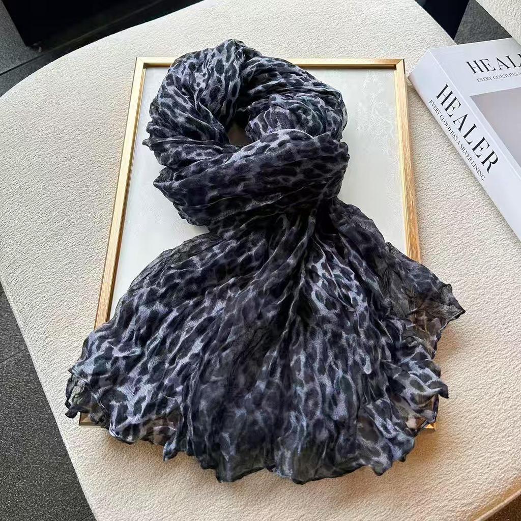 Gradient Blue Cotton-Linen Scarf: Retro Versatile Print, Long Pleated Women's Accessory for Autumn/Winter