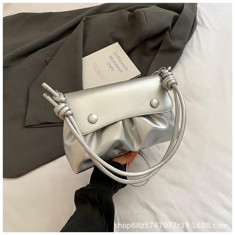 Summer small bag women's bag 2025 new trendy fashion pleated shoulder bag niche design commuter messenger bag