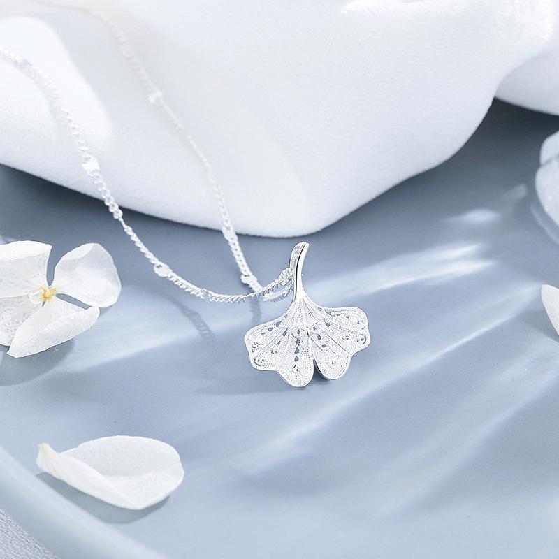Simple Apricot Leaf Necklace for Female Minority Design Sense, Atmosphere Sense, Fashion Collar Chain Necklace Ornament