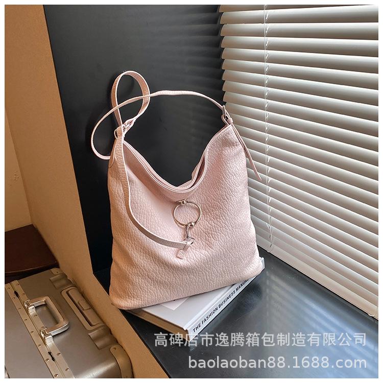 

Жіноча сумка великої місткості 2024, нова осіння сумка через плече.