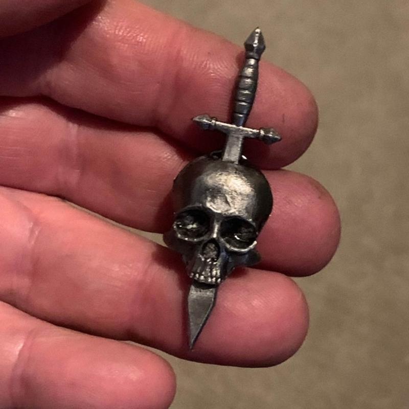 Retro Skull Daggers Cross Sword Brooch Gothic Horror Skeleton Badge Lapel Pins Statement Metal Brooches Gift for Boys