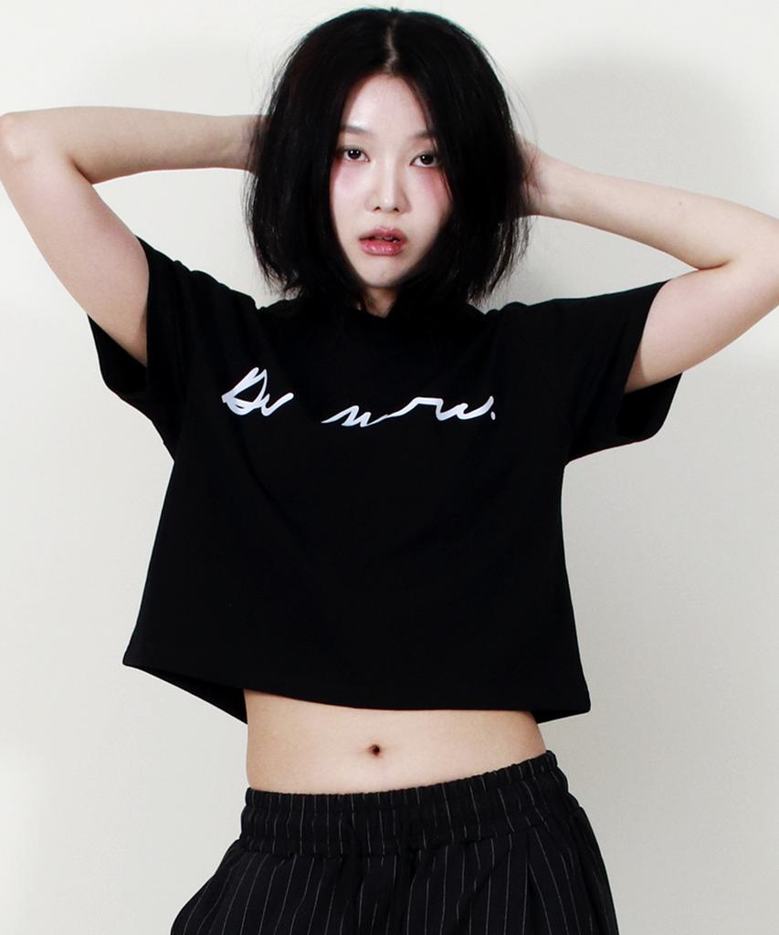 Deumakeu Rough Writing Text-Logo Crop T-Shirt Black