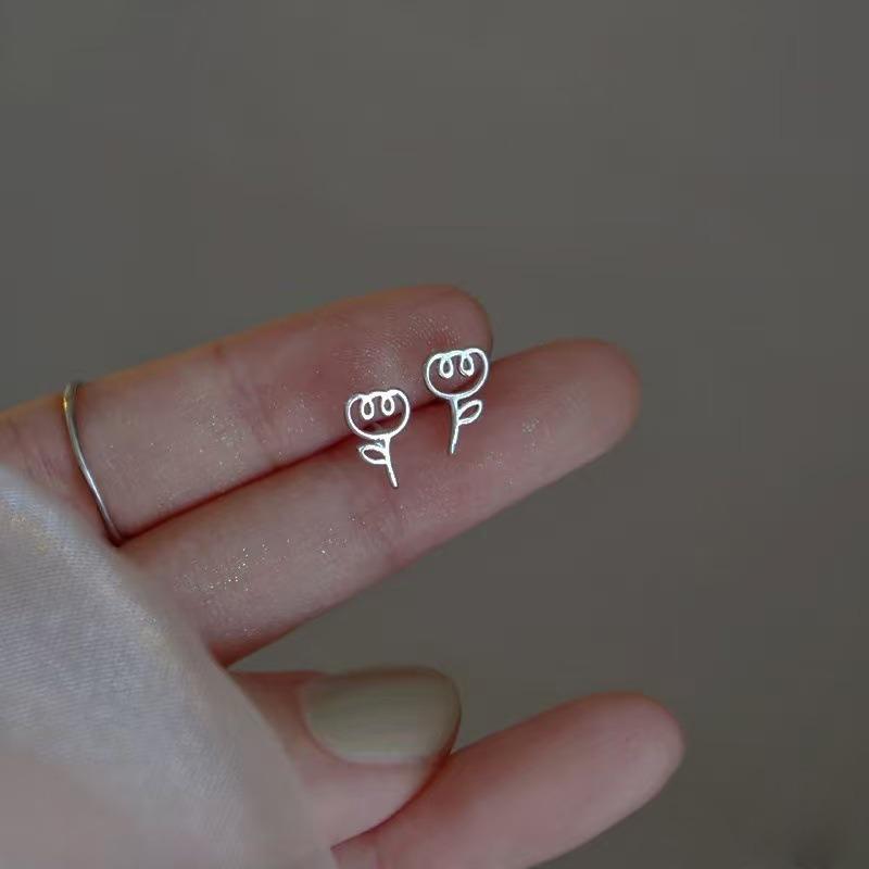Raising Ear Holes, Small Stud Earrings for Women, Simple, Sweet, Small and Fresh Earrings, Niche Design, Versatile Earrings