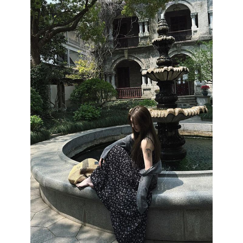 Hungerlababy/26Ss Black Elegant Floral Suspender Dress with Waist-Cinching Slimming Effect, Long Dress for Seaside Vacation
