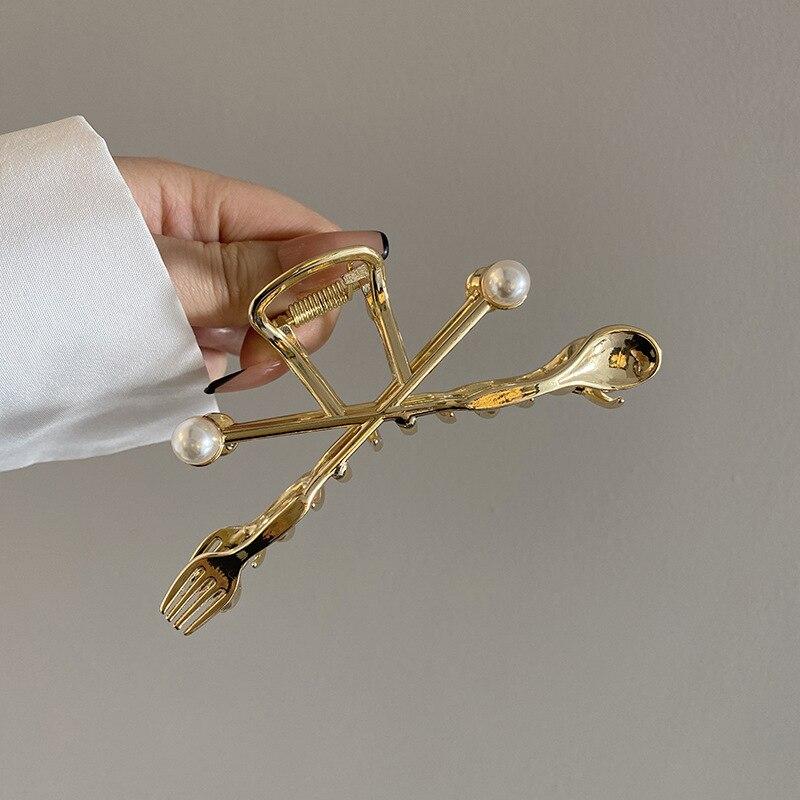 New Fashion Metal Love Star Claw Clip Elegant Hollow Hair Clips Crab Barrettes Hairgrip Hairpins For Women Hair Accessories Gift