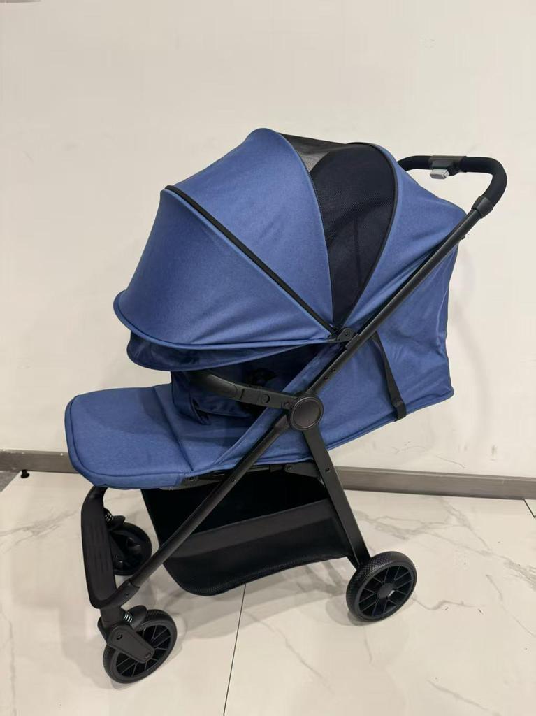 Passeggino leggero, ammortizzato e pieghevole per bambini fino a 3 anni, permette di sedersi o sdraiarsi, offre un'alta visibilità.