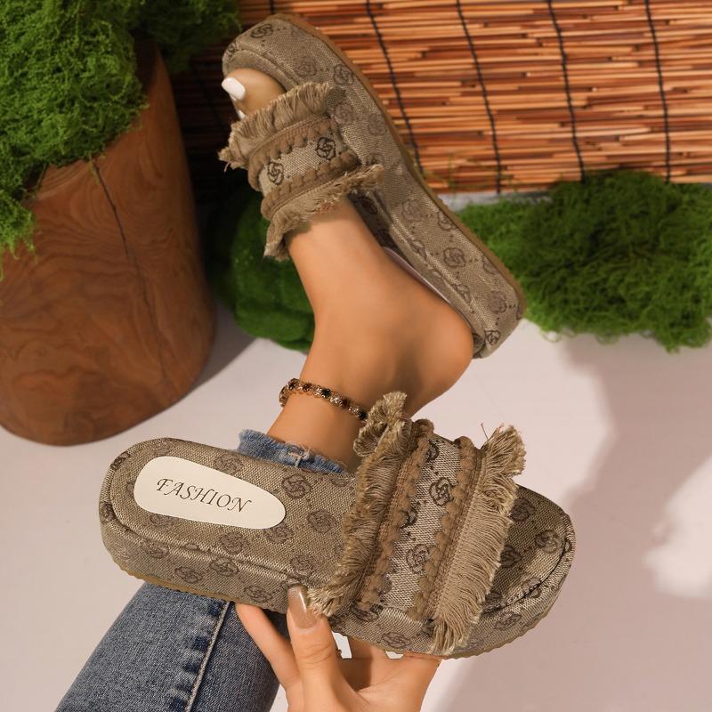 Fashion 2025 Summer Beach Vacation Casual Flat Rubber Sole Women's Sandals and Slippers