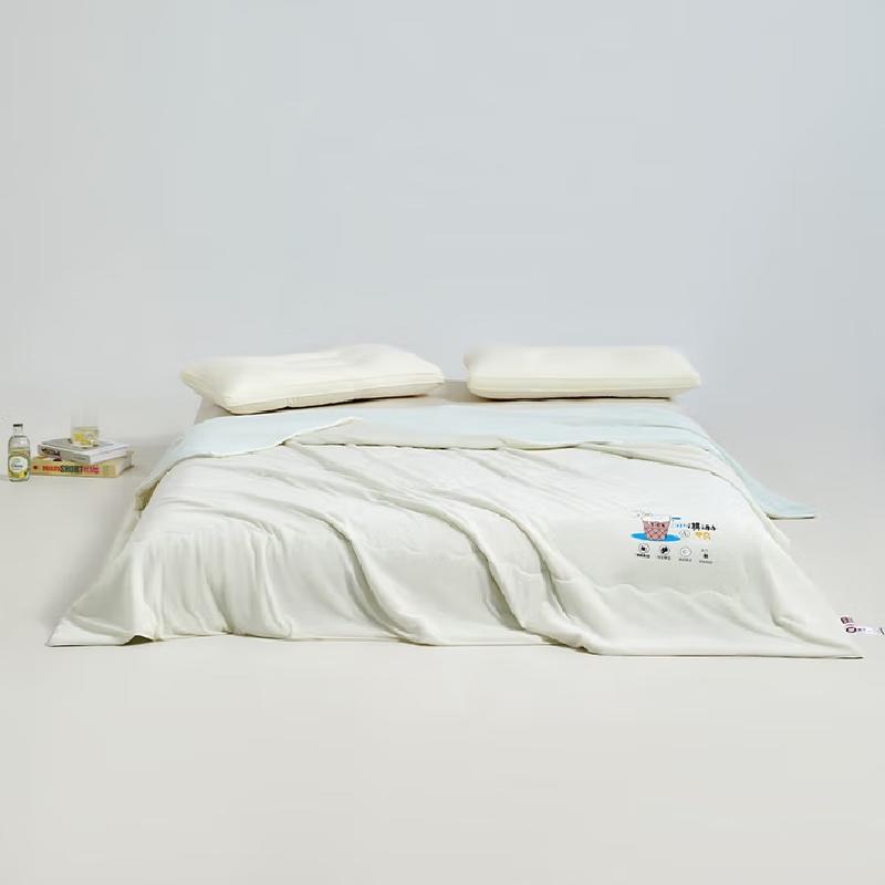 

Muji Cool-Touch Ice Cream Quilt